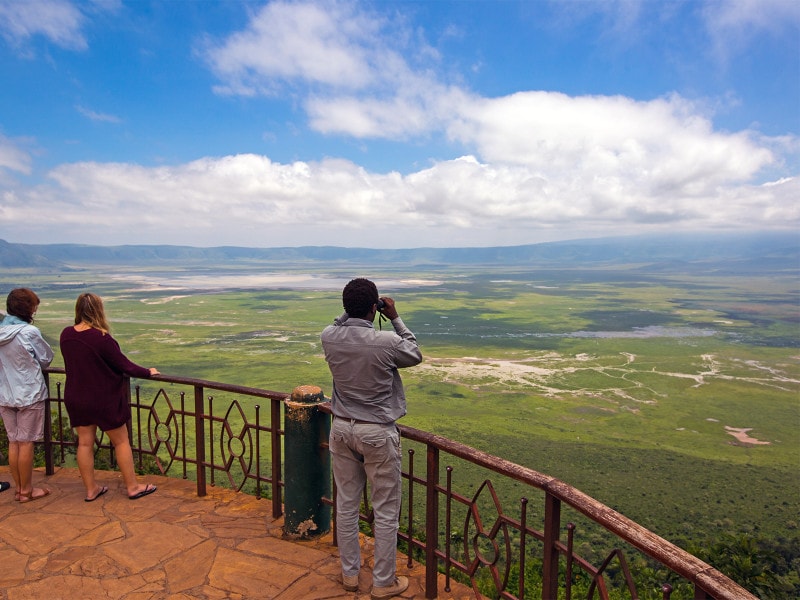 展望台から見下ろすンゴロンゴロ・クレーターの絶景