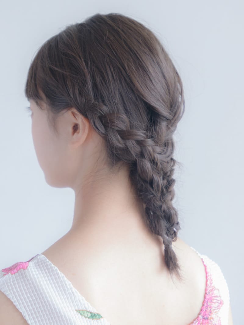 トリプルブレイド(三つ編み)ヘアアレンジ