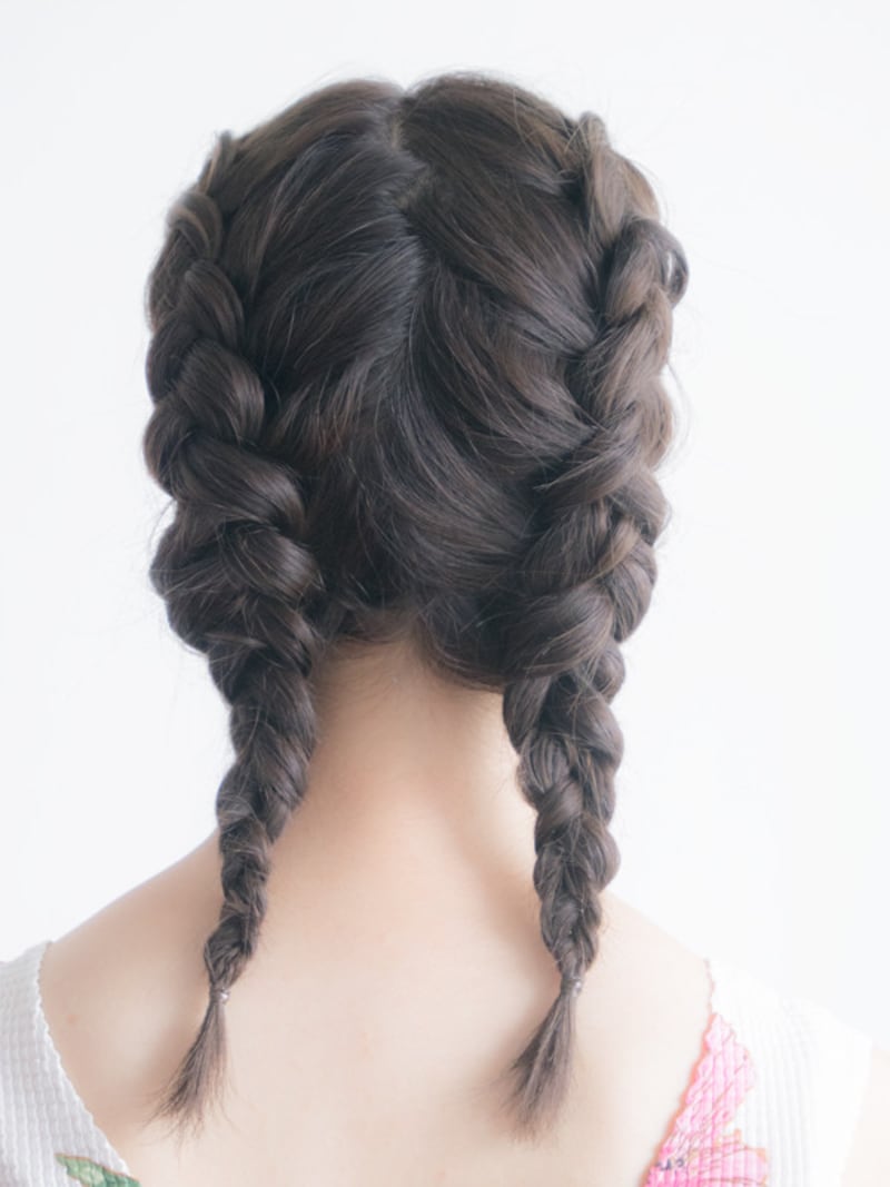 裏編み込みのツインテール