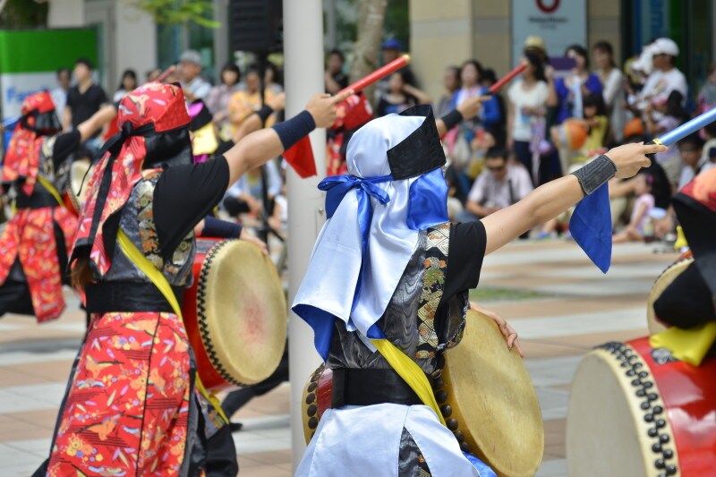 沖縄のエイサーの様子