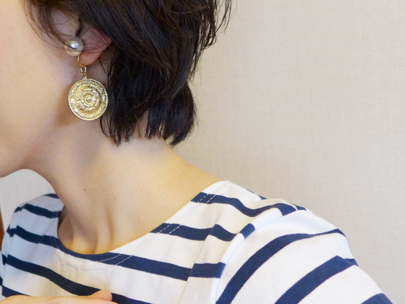 イヤリングでコーディネートに印象の変化をつける