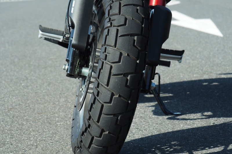モンキー125のタイヤは悪路の走行に強いブロックパターン