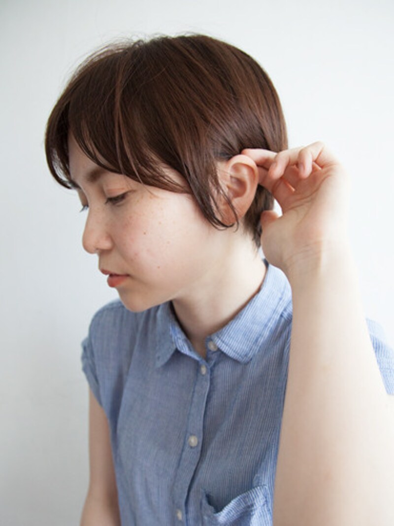耳まわりに抜け感を出す