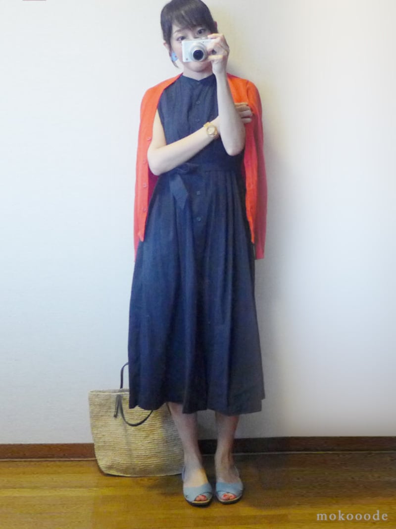 昨年のUniqloUのワンピースと数年前のカーディガン