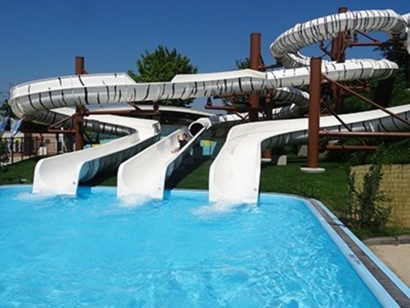 東武スーパープールのタイガースプラッシュ