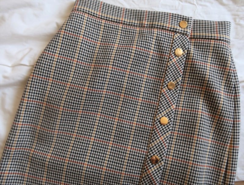 チェック柄やゴールドボタンはそれだけで秋ムードをアップ