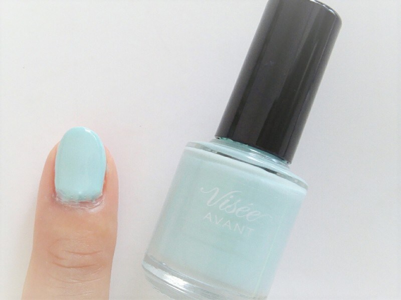 可愛くありがちなパステルミントもノンパールでモードな印象に