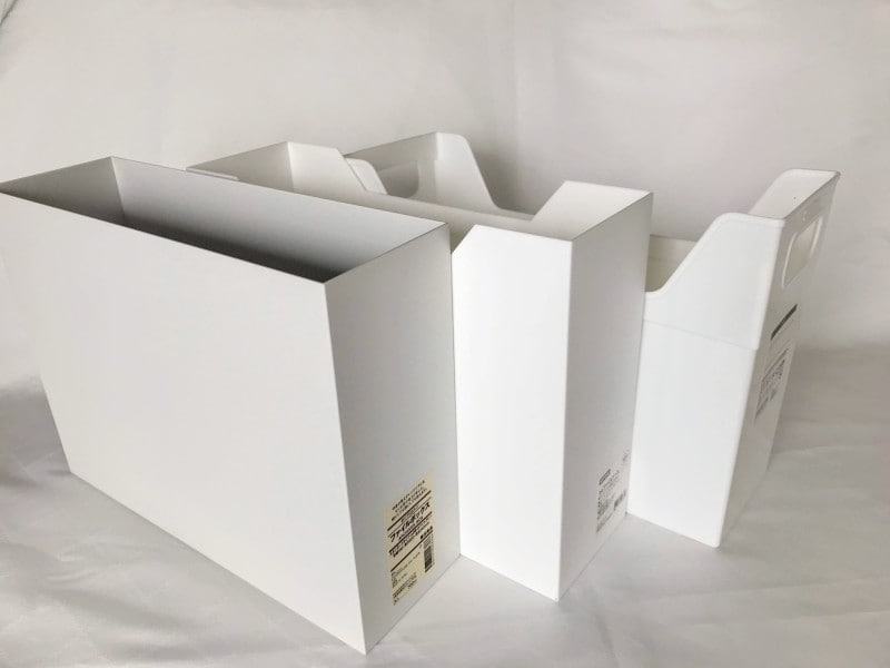 シンク下でも大活躍のファイルボックス（写真手前から無印・ニトリ・キャンドゥ）