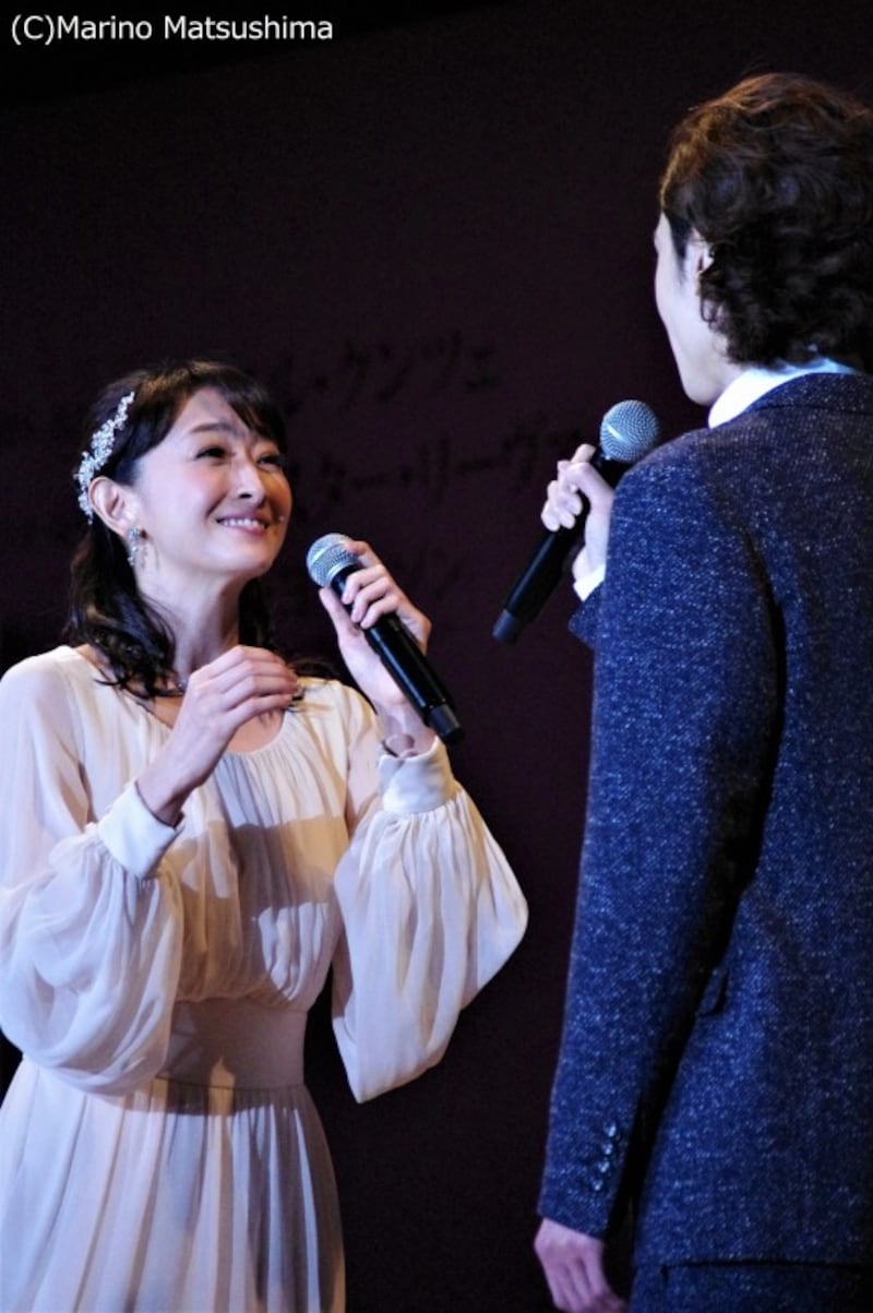 息の合った歌唱に幸福と哀感が同居する「あなたへ続く道」(C)Marino Matsushima