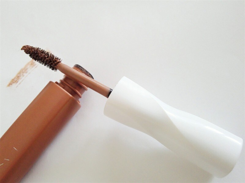 プロのメイクアップアーティストにも愛用者が多いと噂の眉マスカラ