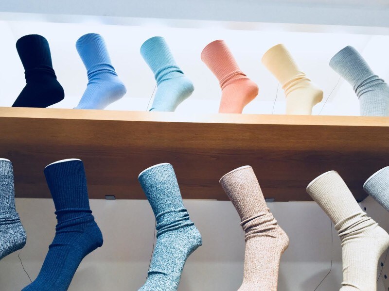 白以外にも豊富なカラーバリエーションが用意されています