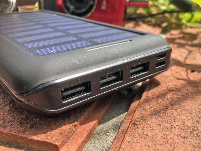 アウトドアでも大活躍の大容量モバイルバッテリー