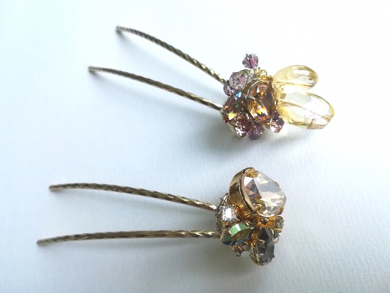 キラキラ輝くビーズの装飾がついた「パーフェクエトスティック」。2本足の波型がホールド力を高めます