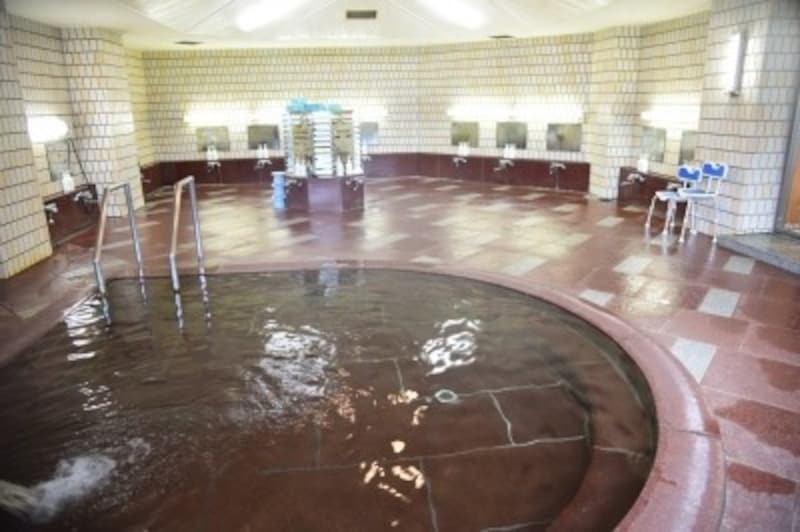 宿坊『興雲閣』の男湯の大浴場