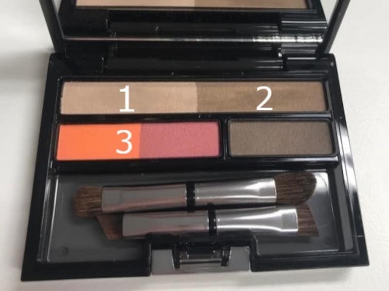 ブラシは描く眉の部位によって使い分ける