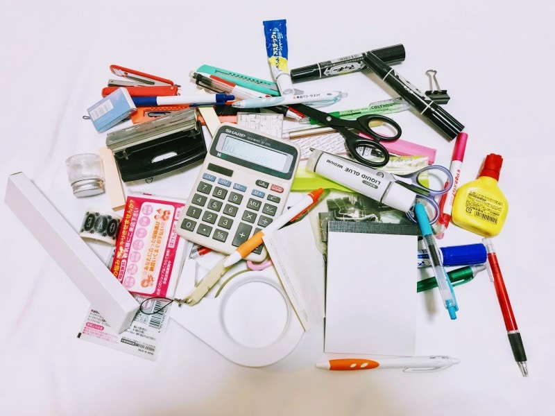 引き出し1段分の文房具を全て出してみる