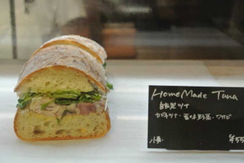 自家製ツナのサンドイッチはワサビがアクセント