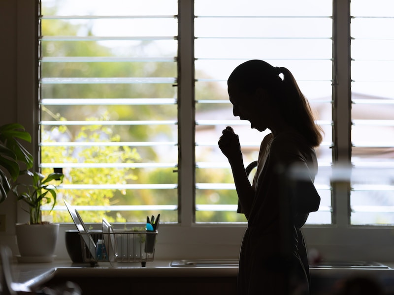 夫の言動、存在そのものが原因で妻のストレスがたまり、体調不良を引き起こすこともある「夫源病」に悩む女性が増えています！ ※画像：Shutterstock.com