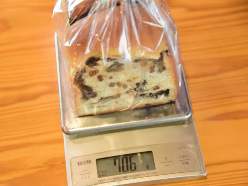 ぶどう食パンの重さは、なんと706g！