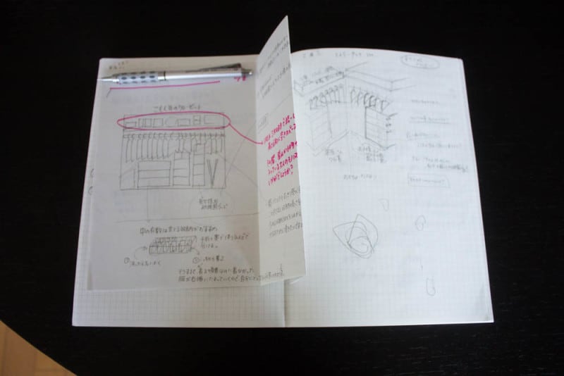 アイデア出し用のノートは欠かせません