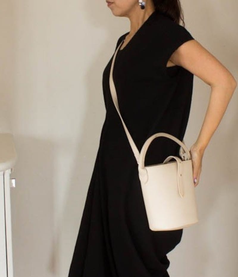 ななめ掛けにすると両手があきます