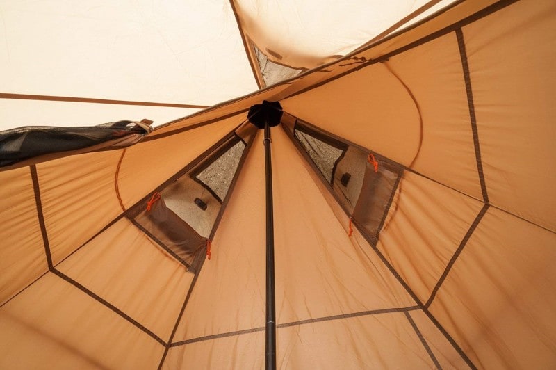 中心のポールの高さなんと約2m！