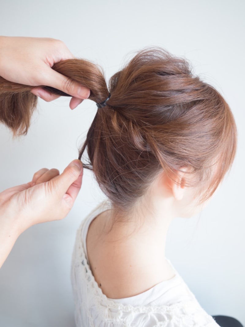 襟足の髪も少しずつ引き出す