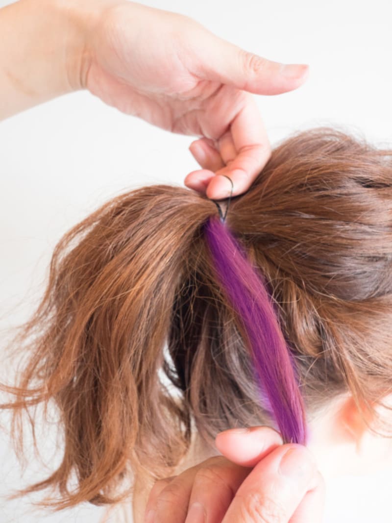 ポニーテールから一束分け取る