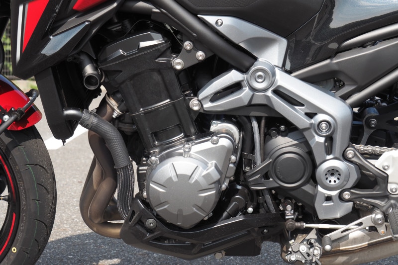 Z900のエンジンはZ900RSよりも高出力に仕上がっている