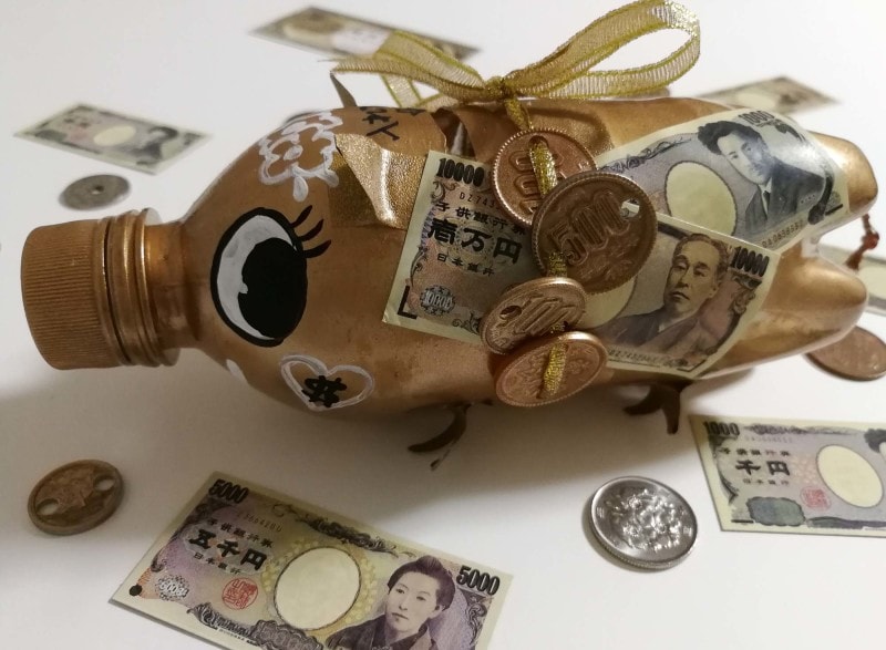 ペットボトル工作で小ブタのラッキー貯金箱がこれでできあがりです!