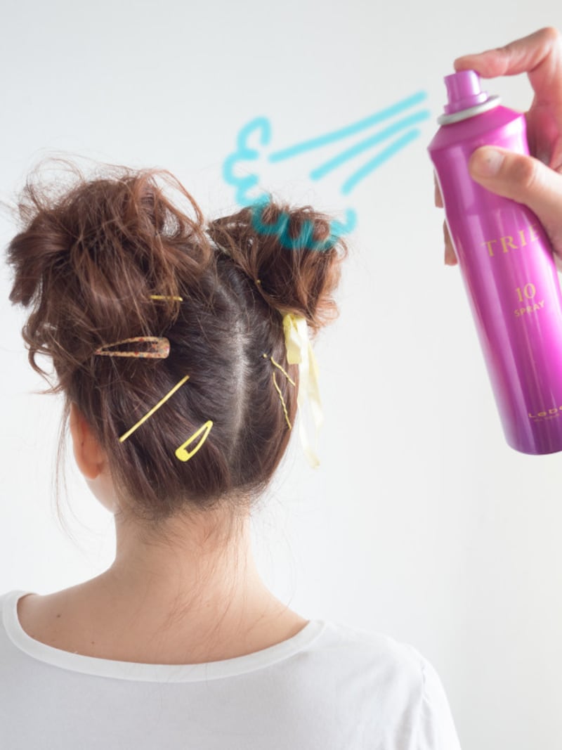 ハードスプレーを吹きかける