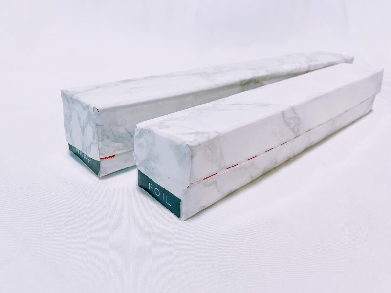 ラップやアルミホイルの箱に貼って生活感をかくす