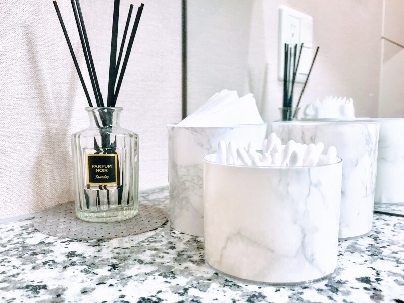 綿棒の空き容器に貼ってみる