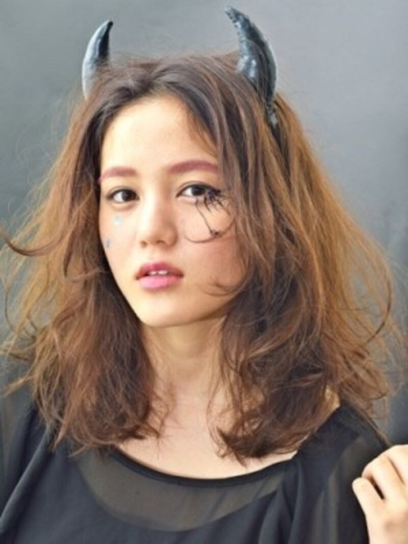 ちょいボサなのがかわいい小悪魔風ヘアアレンジ