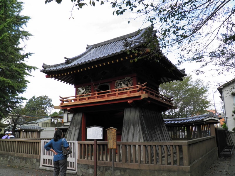 厳かな空気が流れだす鐘楼門