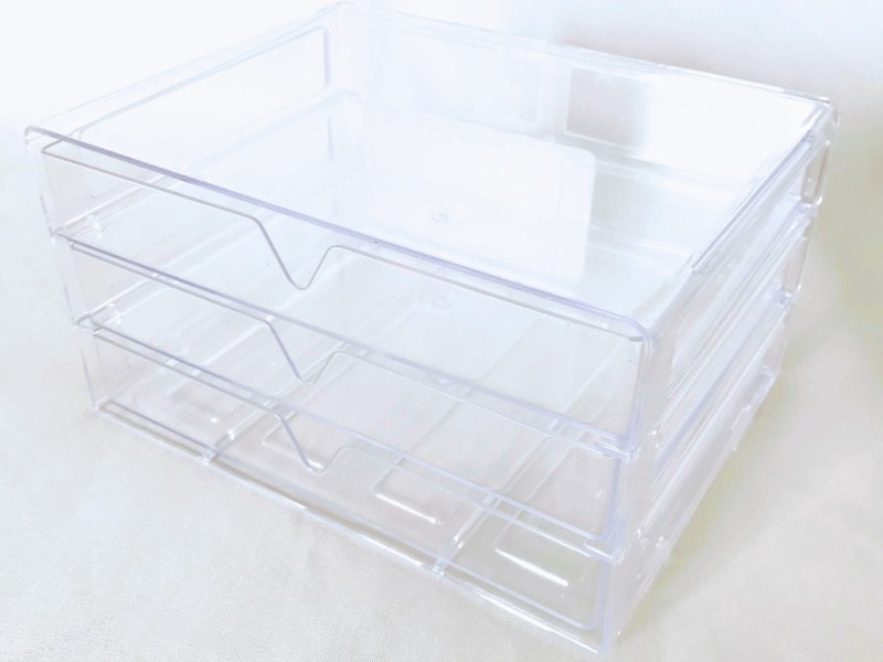 3段引き出しケースはクリアな素材で小さな物の収納にピッタリ