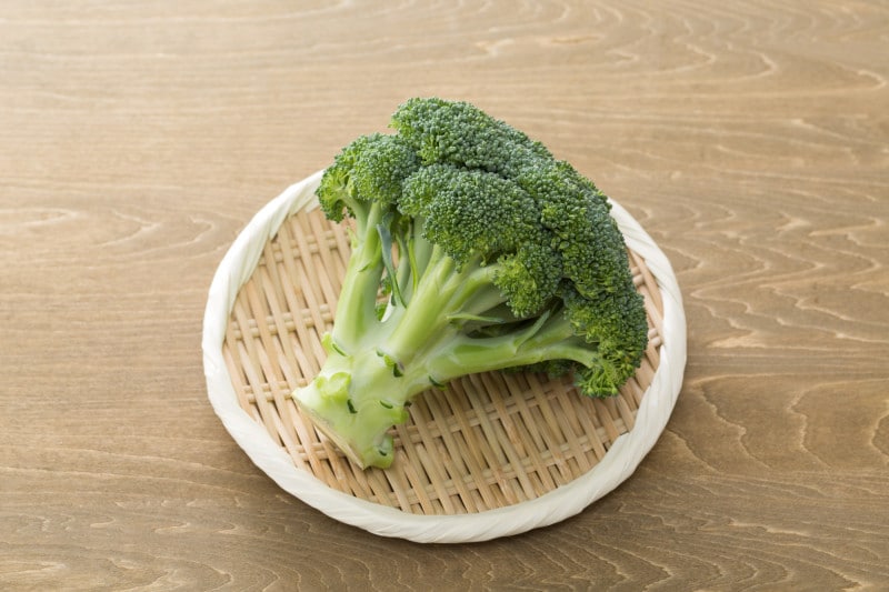 ブロッコリーの軸や白ネギの青い部分も食べるようにする