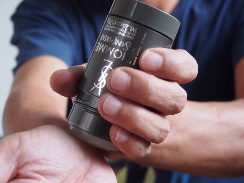 塗る場所は香水と同じように、手首や首筋がおすすめ