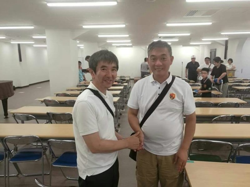 許氏(右)とガイド