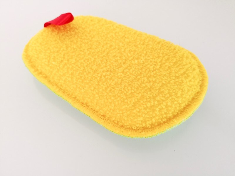 両面で硬さが違うマーナの洗剤がいらないスポンジ