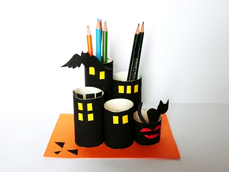 トイレットペーパー芯を使ったハロウィン工作"鉛筆立て”が出来上がり！