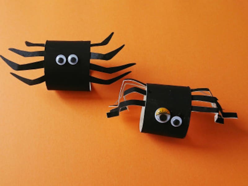 トイレットペーパー芯で手作り蜘蛛を工作！色画用紙や残ったトイレットペーパー芯でクモの足を作ってね！