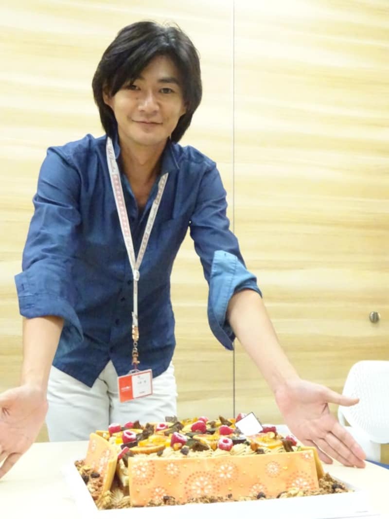 All Aboutの皆さんにもオーダーメイドケーキを体験していただきました。