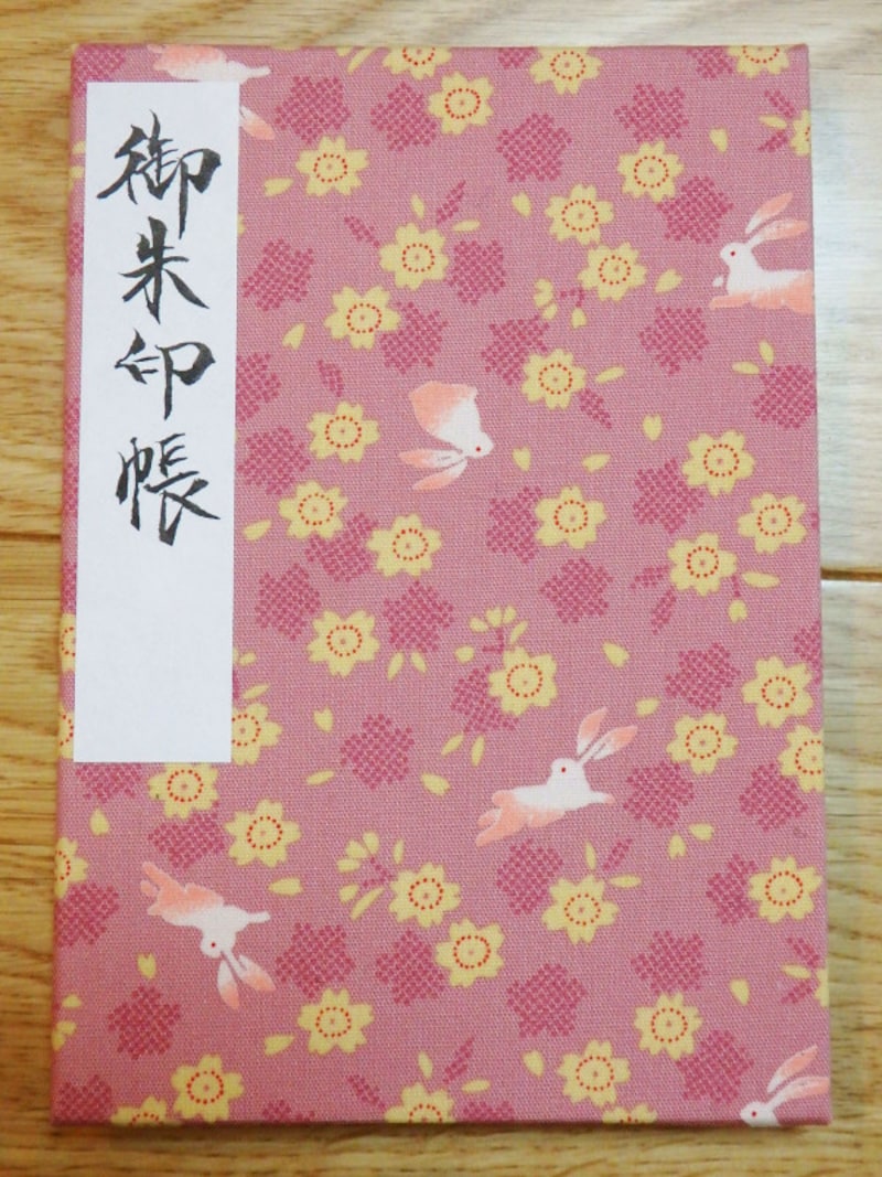 ウサギが描かれた御朱印帳