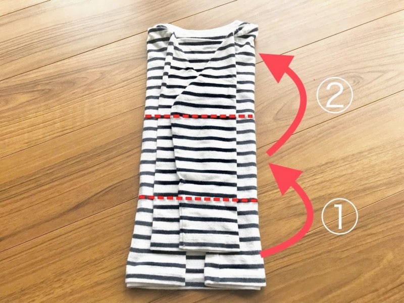 裾から順に3等分して折る