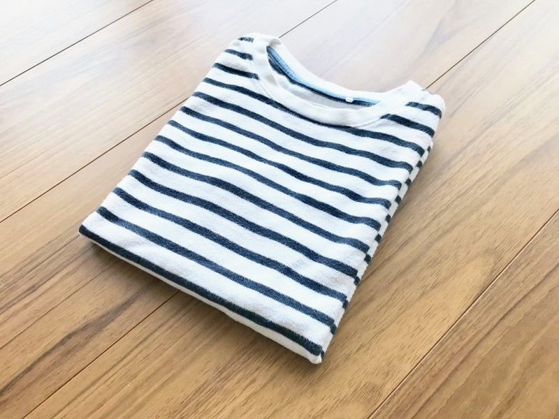 長袖Tシャツのたたみ方・手順5:平置きにする場合は完成!