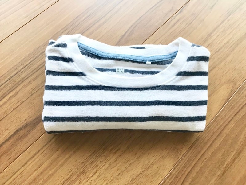 長袖Tシャツのたたみ方・手順6:Tシャツを4つ折りにしたところ