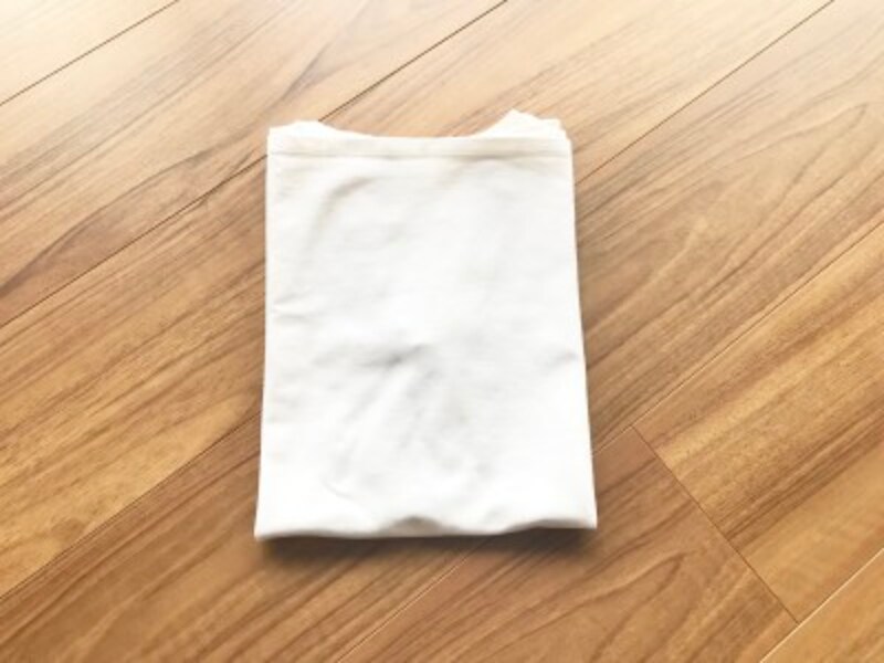 半袖Tシャツのたたみ方・手順4：平置きにする場合は、表に返して完成！