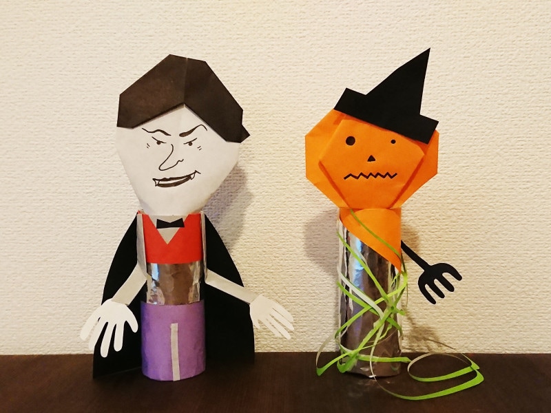 折り紙ドラキュラと折り紙カボチャおばけ人形の出来上がり