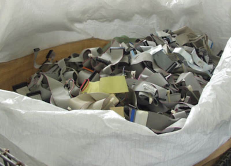 フラットケーブル